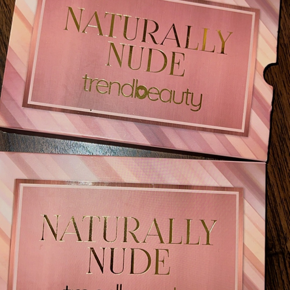 🆕 Eyeshadow Palette - Naturally Nude - Picture 2 of 2